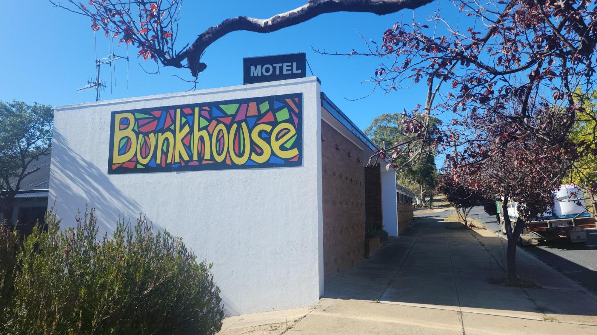 Bunkhouse Motel Кума Екстериор снимка